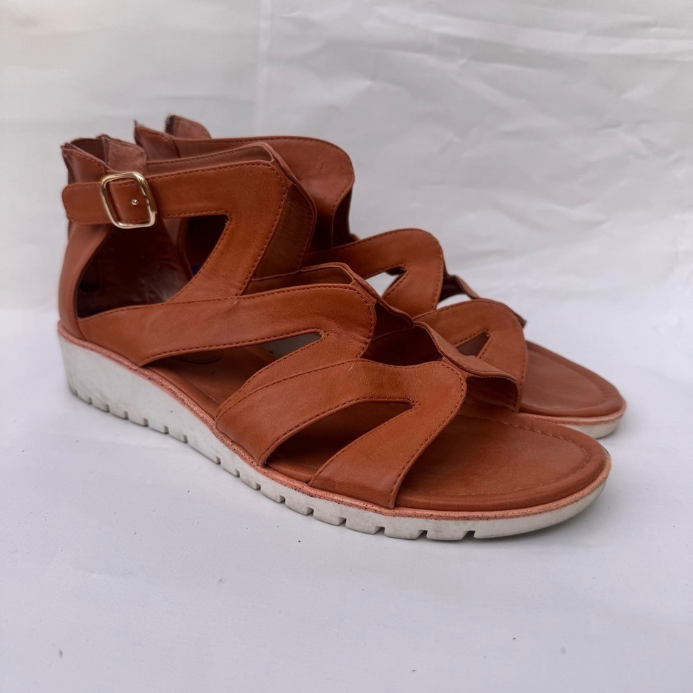 Sofft // Mirabelle in Luggage Brown Leather Strappy Sandals Size 8.5